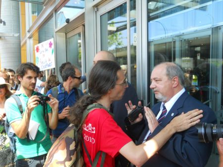 Security guards block protesters from delivering the letter.