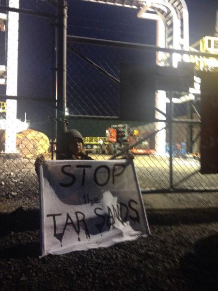 Activists lock-down at Montreal oil refinery to protest Enbridge's Line 9, Alberta tar sands