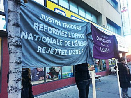 Banners in front of Trudeau's Montreal office, November 23. EN translations: [left banner] Justin Trudeau, reform the National Energy Board, reject Line 9. [right banner] No consultation, No Line 9. (Photo credit: Daphne Ben David)  